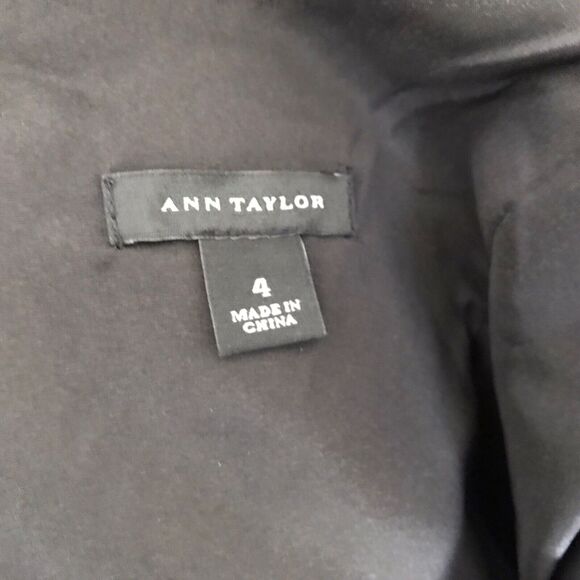 Ann Taylor Dress Size 4 Black Sleeveless Floral Eyelet V-neck Scalloped Hem - Picture 6 of 13